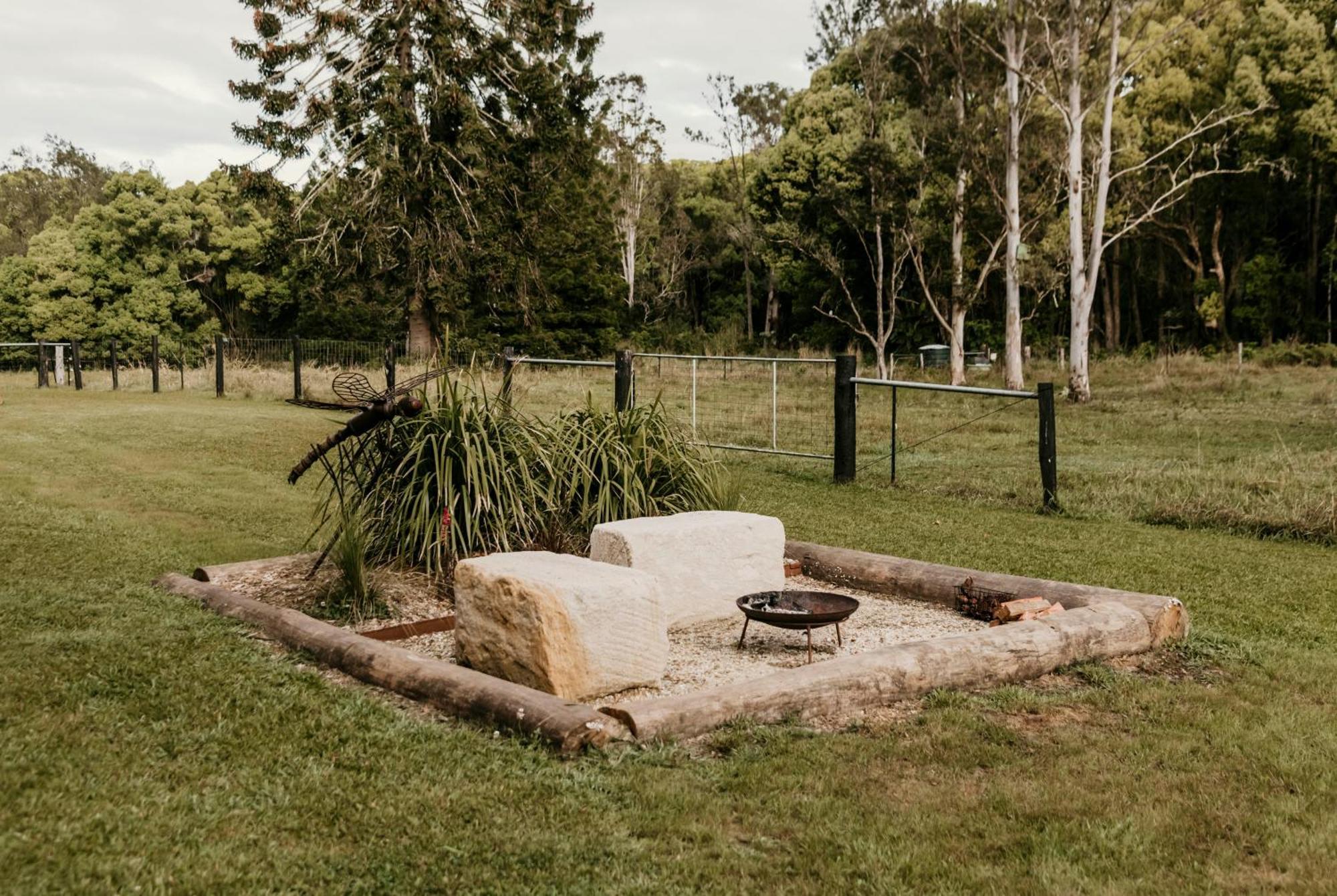 Contained In Nimbin Accommodation Exterior foto